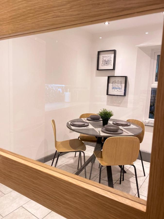 Spacious City Centre Property แลงคาสเตอร์ ภายนอก รูปภาพ